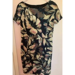 (Size 10) 🦋Maggy London Floral dress